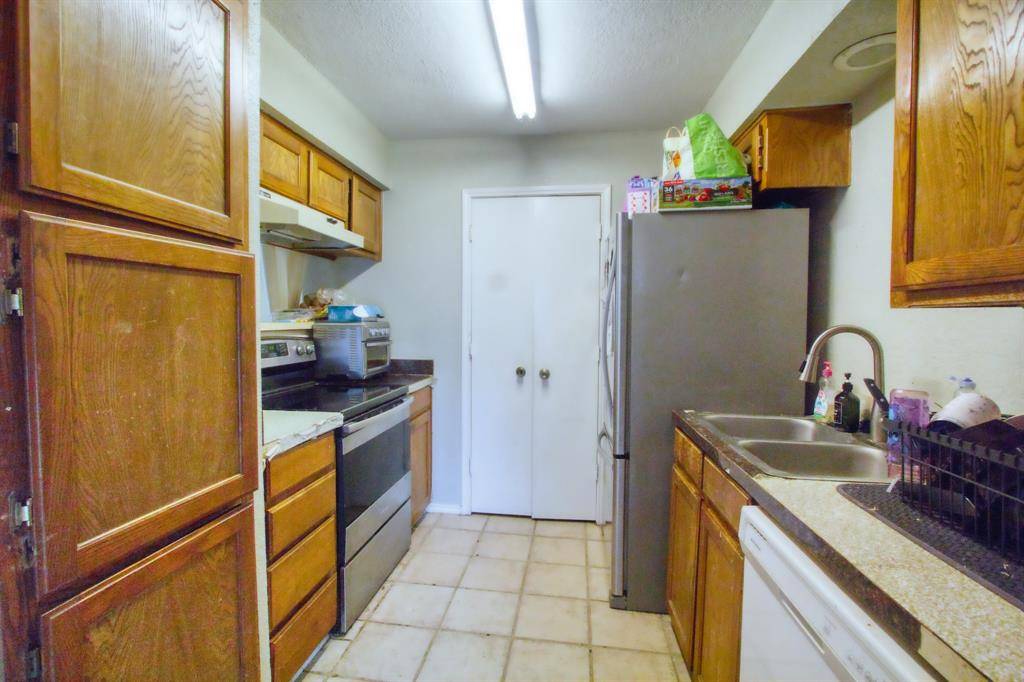 2400 Summer Place Drive, Arlington, TX 76014