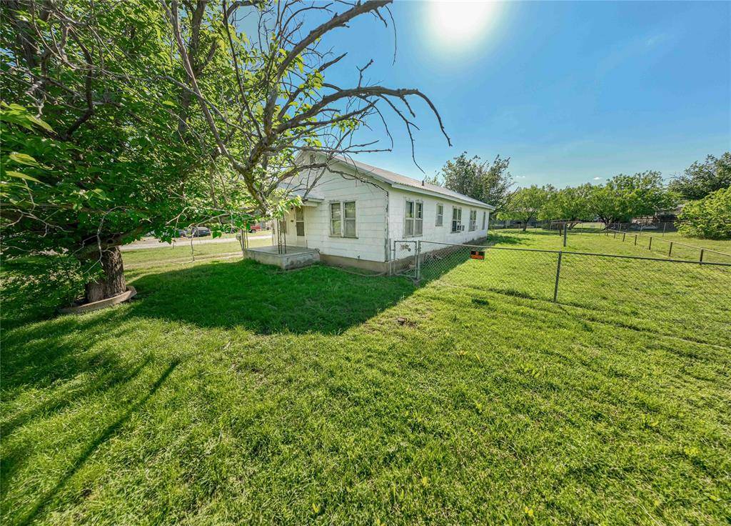 701 N Shelton Street, Breckenridge, TX 76424