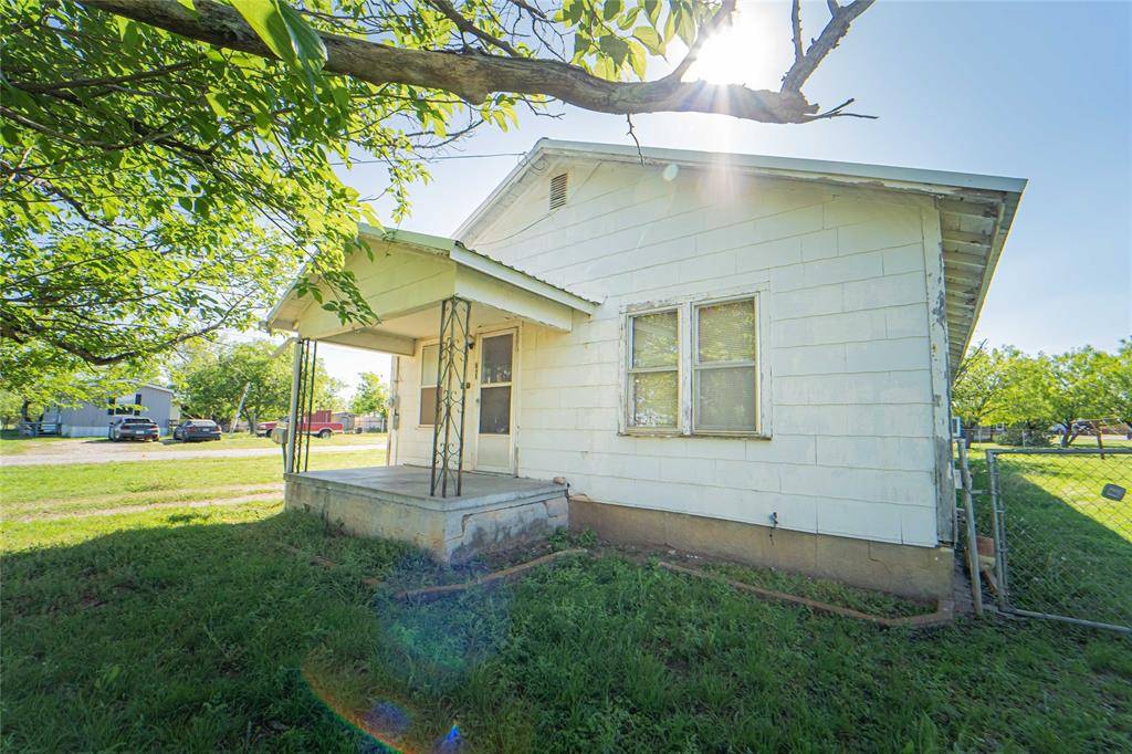 701 N Shelton Street, Breckenridge, TX 76424