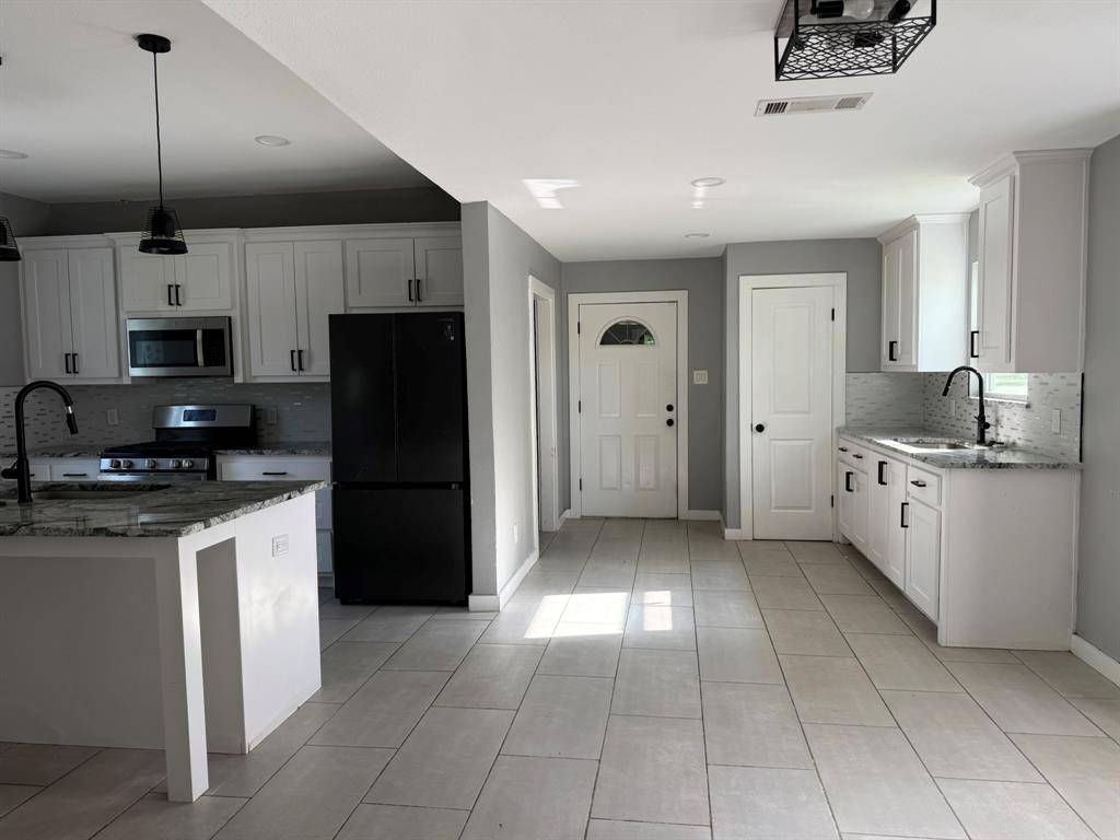 202 4th Street, Joshua, TX 76058