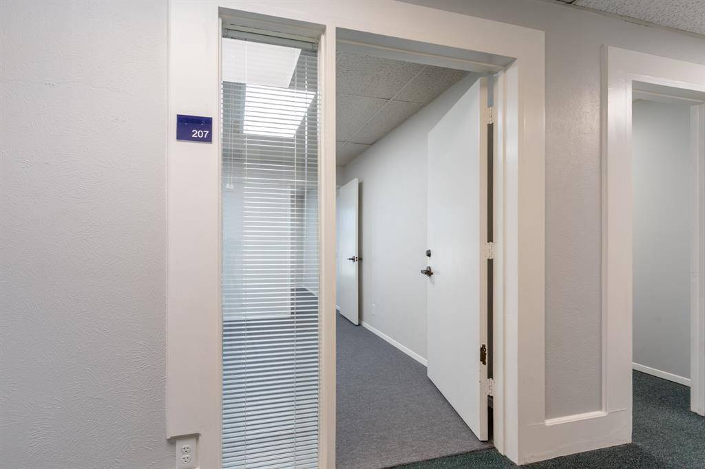 3610 W Pioneer Parkway #121, Pantego, TX 76013