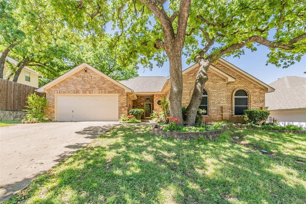 702 Jonathan Drive, Euless, TX 76040
