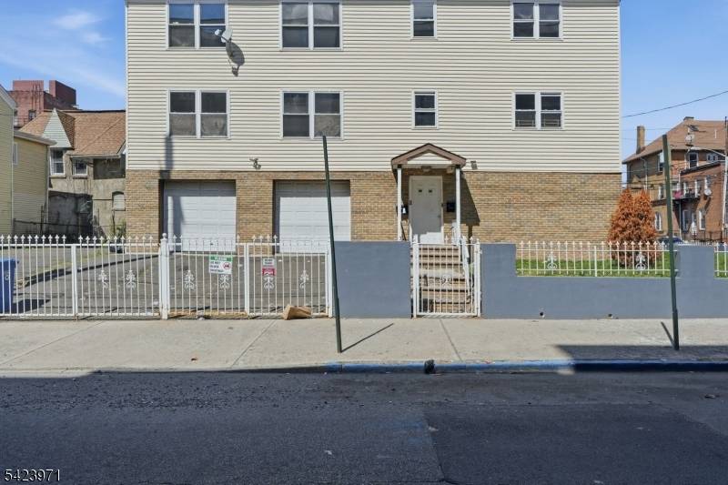 172-174 Carroll St, Paterson City, NJ 07501