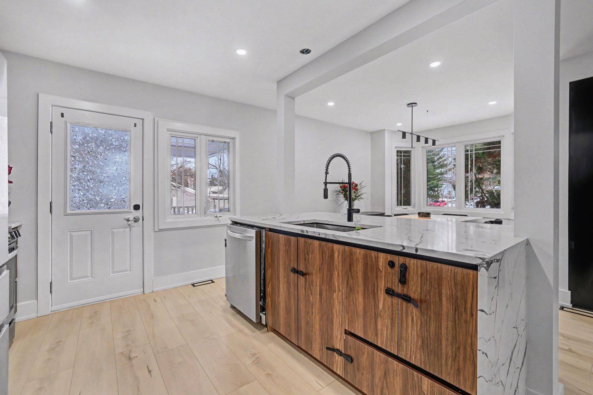 1465 MCROBIE AVE, Alta Vista And Area, ON K1H 7E2