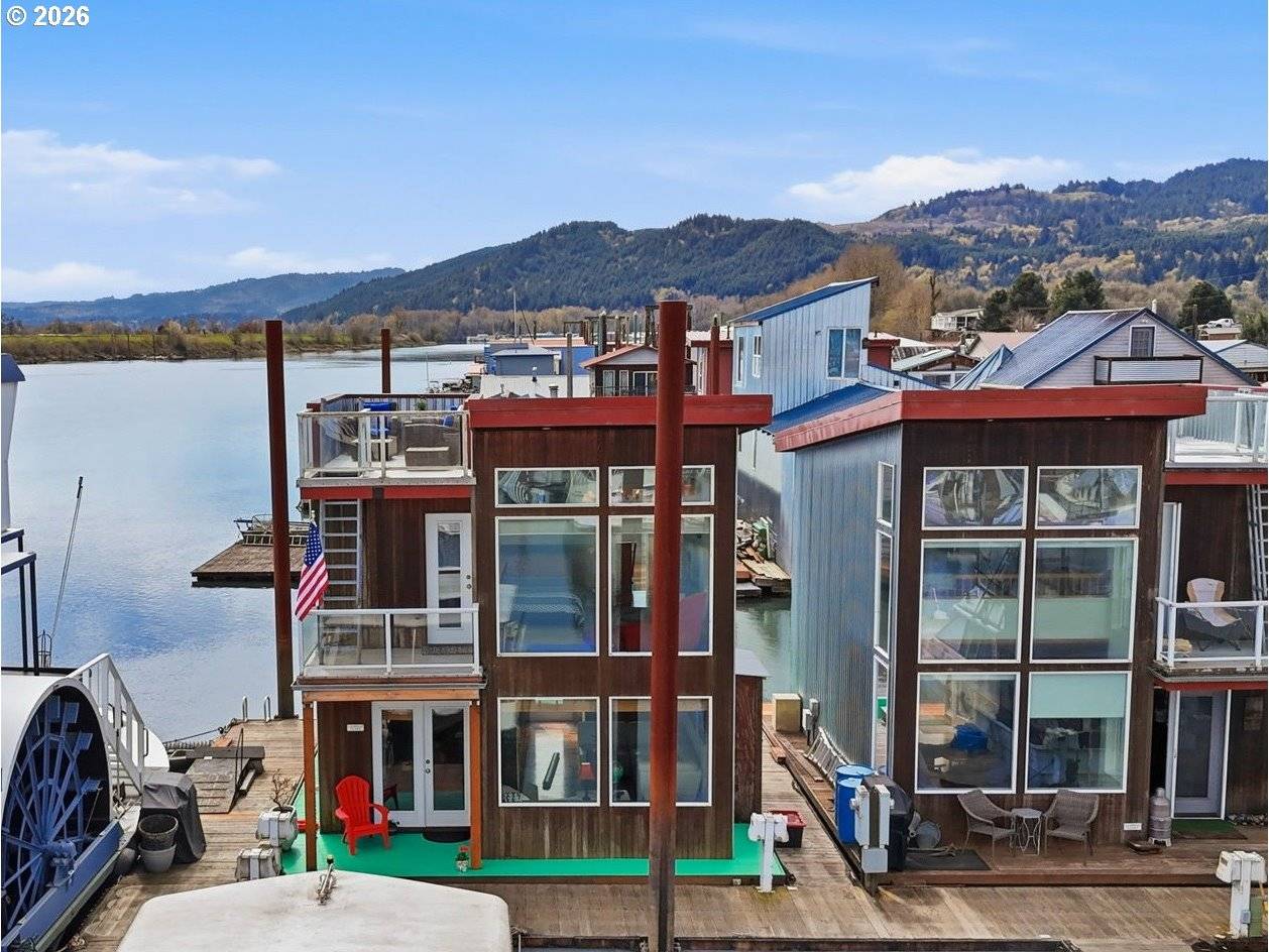 34326 JOHNSONS LANDING RD #C-27, Scappoose, OR 97056