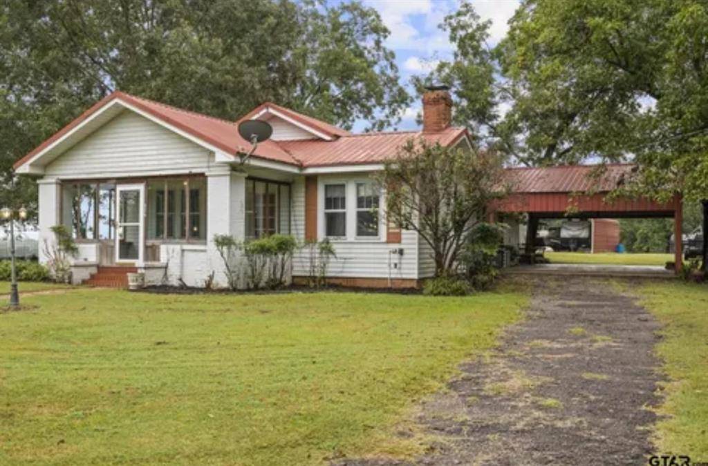 304 DAINGERFIELD ST, Naples, TX 75568