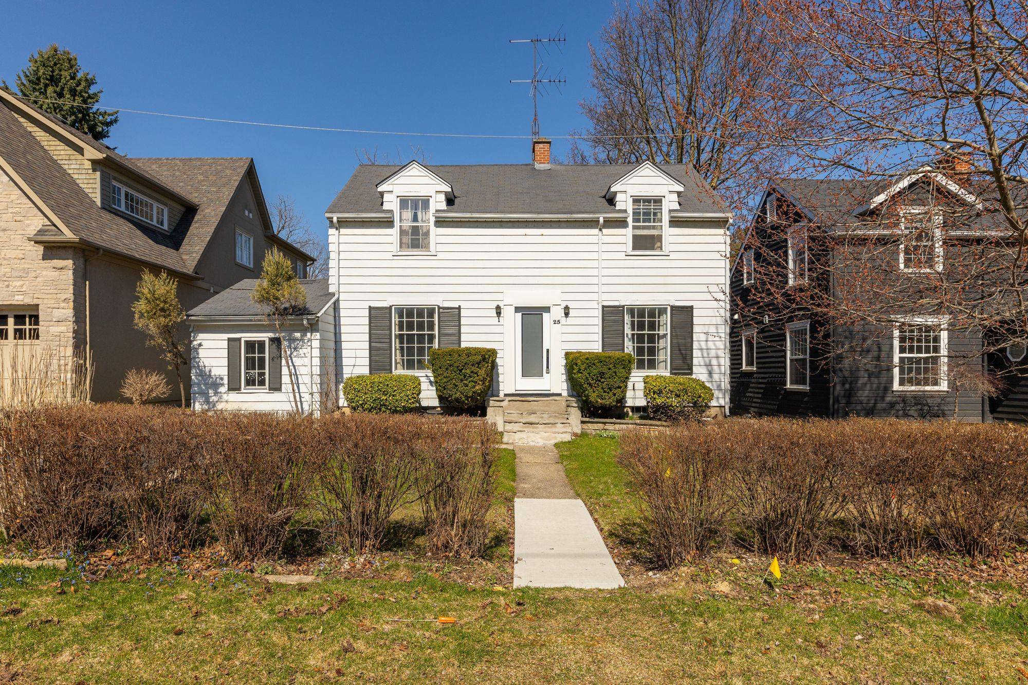 25 Howard AVE, Oakville, ON L6J 3Y2