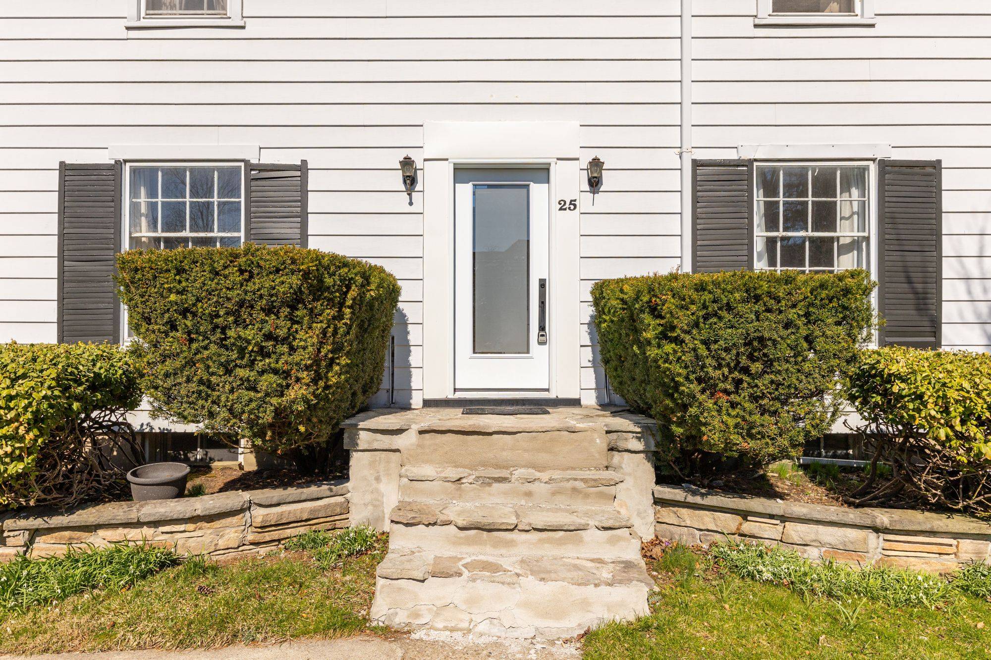 25 Howard AVE, Oakville, ON L6J 3Y2