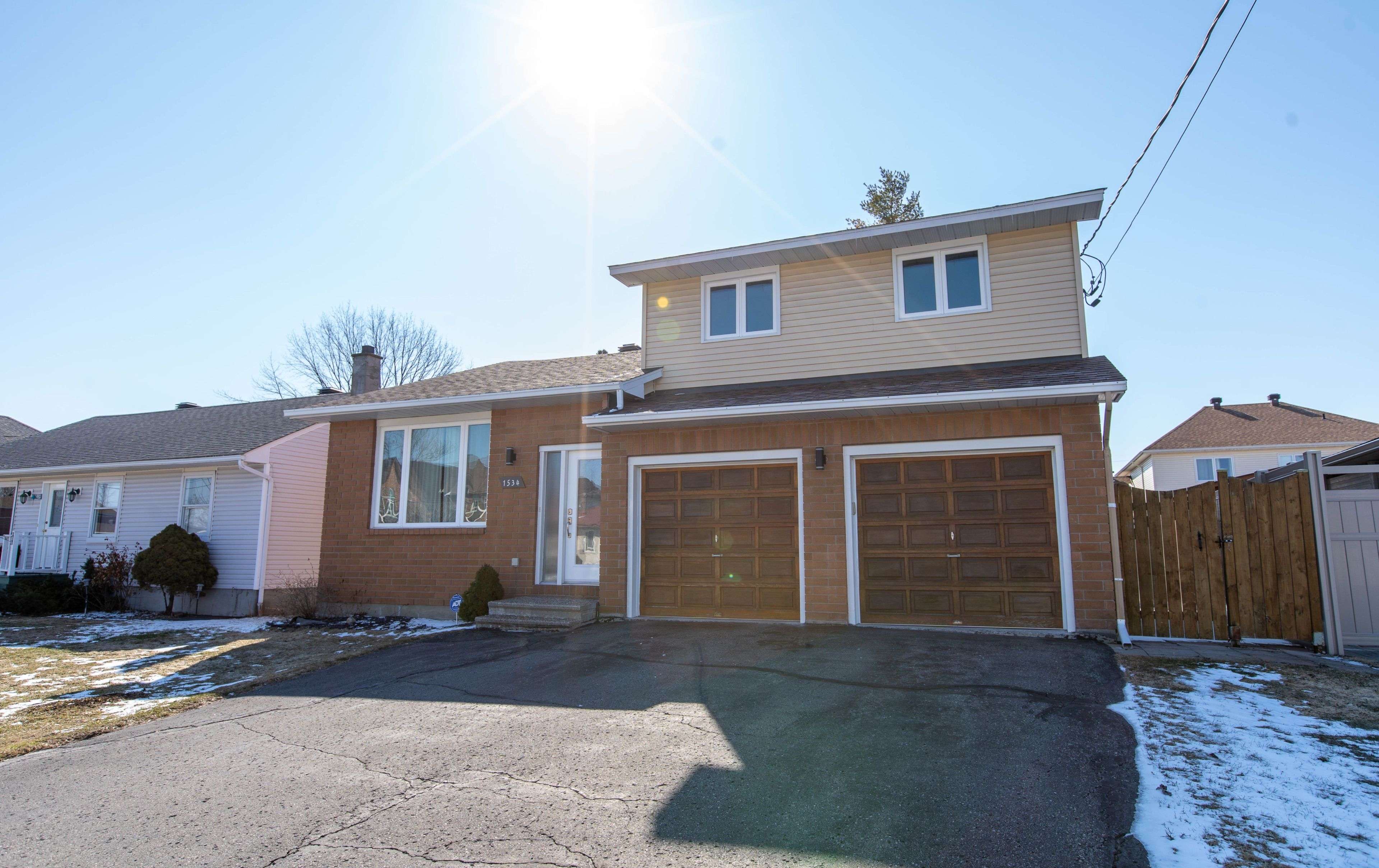 1534 Rosebella AVE, Blossom Park - Airport And Area, ON K1T 1E8