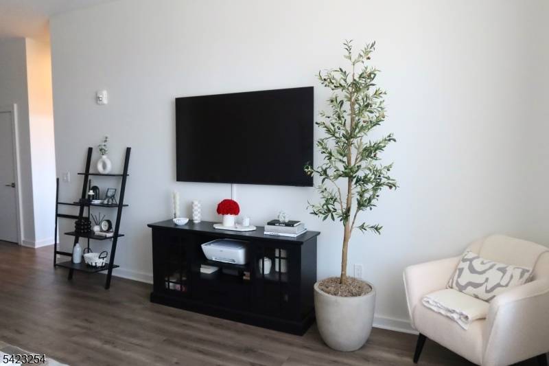 1 Carriage City Plz 1710, Rahway City, NJ 07065