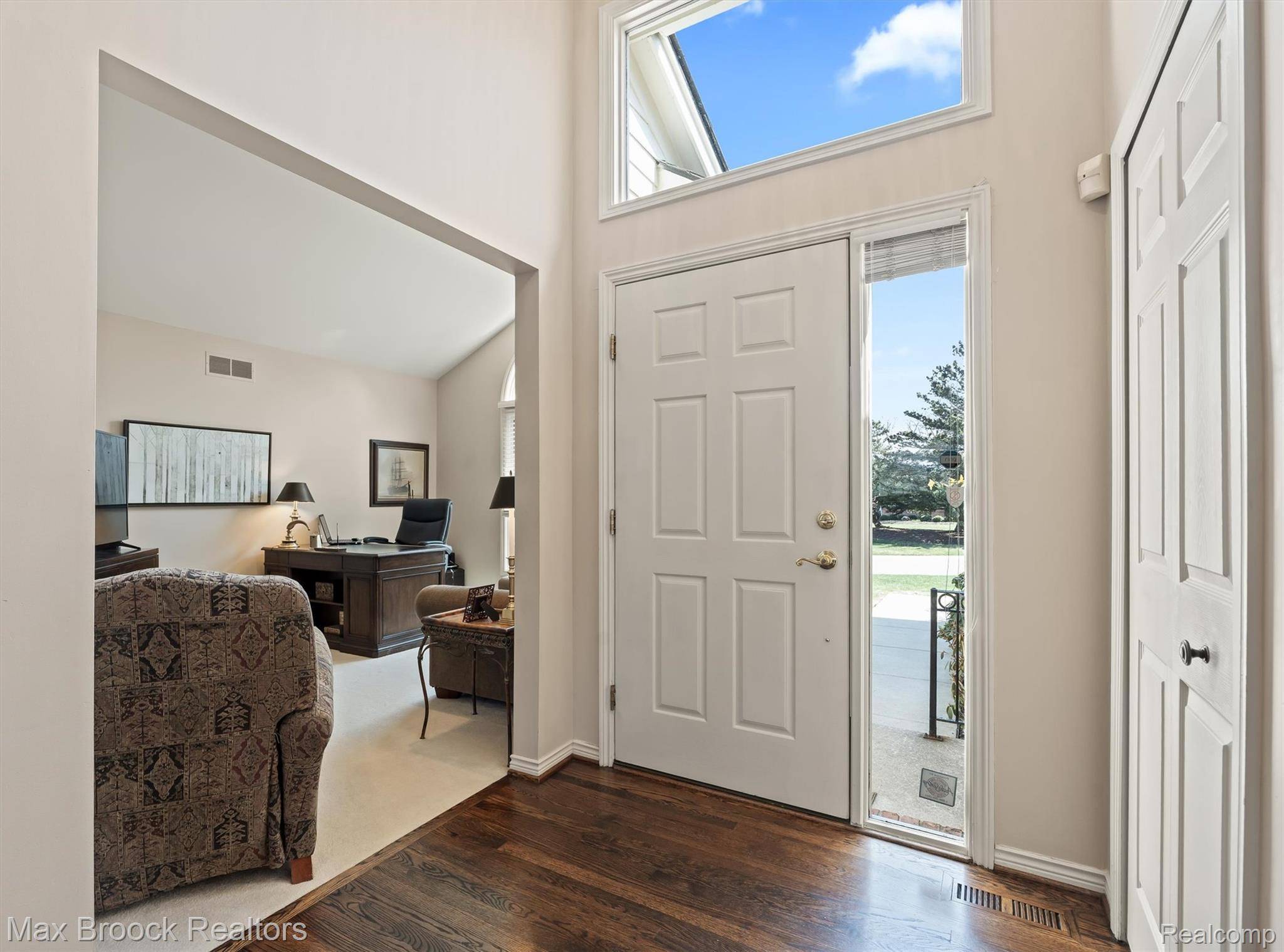 5010 Lake Vista DR, West Bloomfield Charter Township, MI 48323