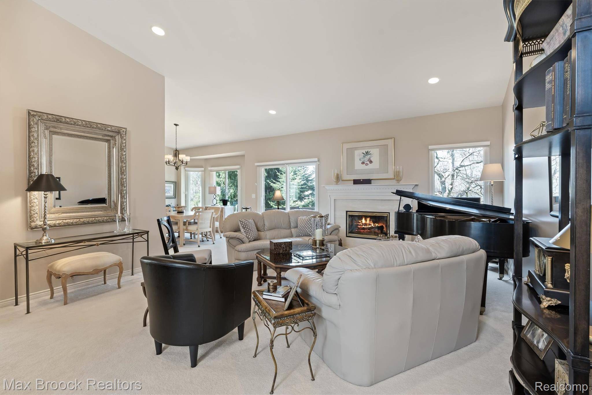 5010 Lake Vista DR, West Bloomfield Charter Township, MI 48323