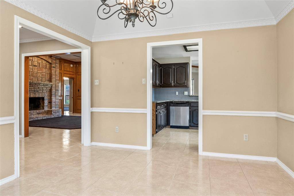 857 Clearwater Drive, Midlothian, TX 76065