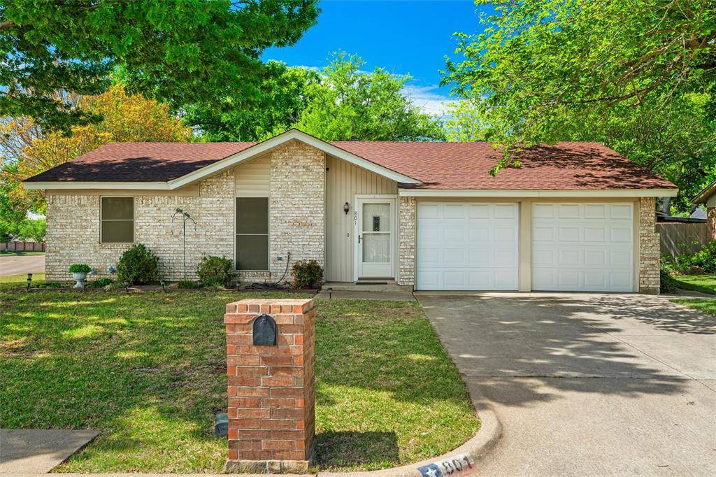 801 Meadowlark Drive, Mansfield, TX 76063