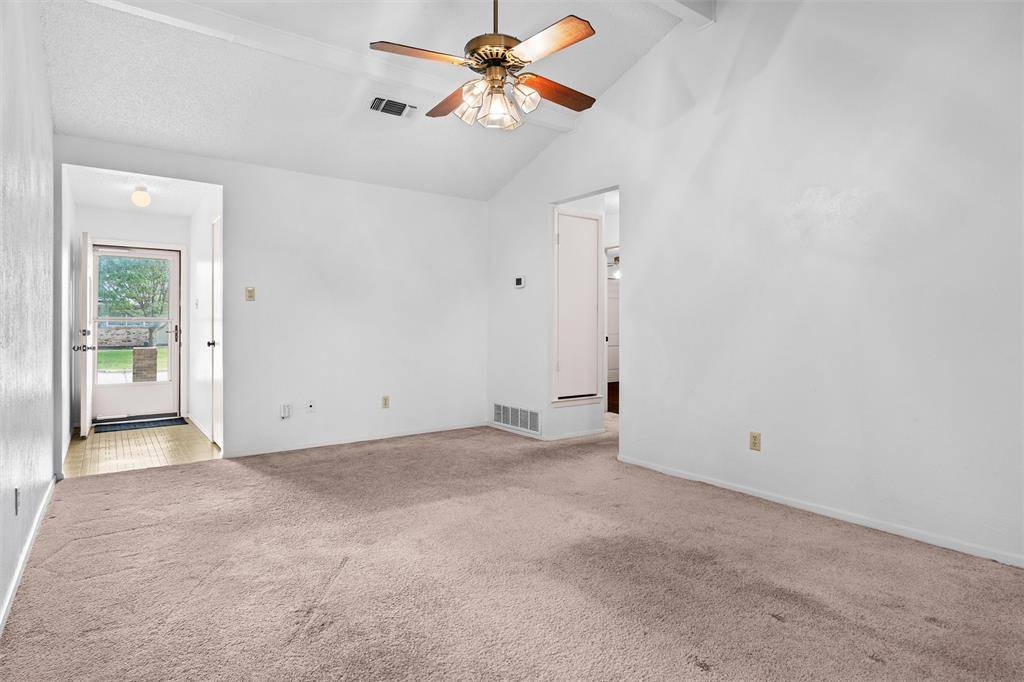 801 Meadowlark Drive, Mansfield, TX 76063