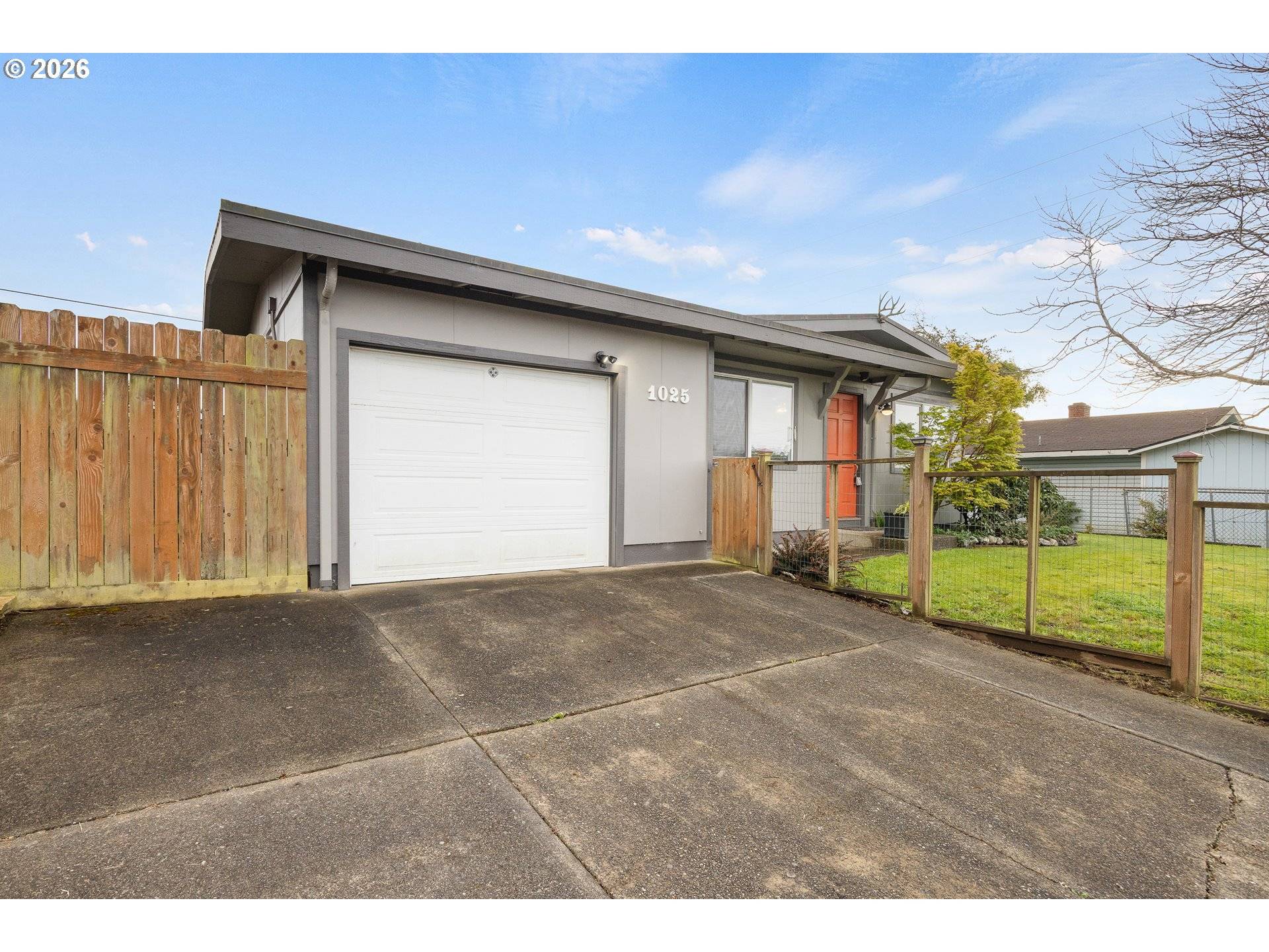 1025 GARFIELD AVE, Coos Bay, OR 97420