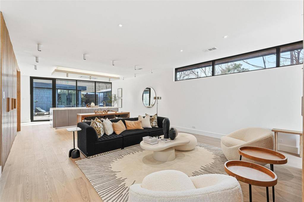 6822 Victoria Avenue, Dallas, TX 75209