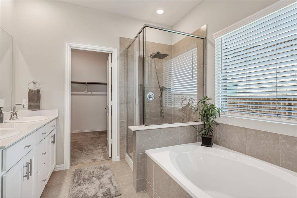 3020 Prairie Trail Avenue, Aubrey, TX 76227