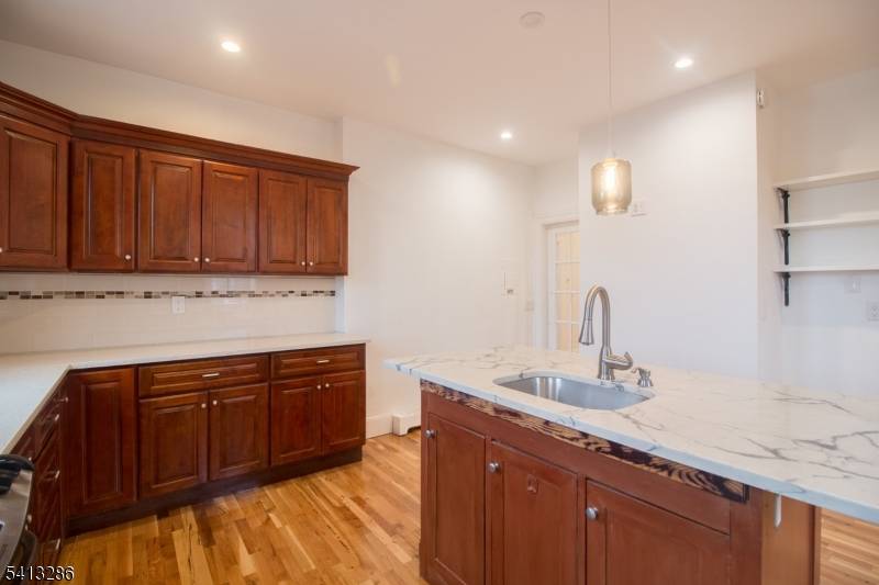 74 Burnett Ave #1, Maplewood Twp., NJ 07040