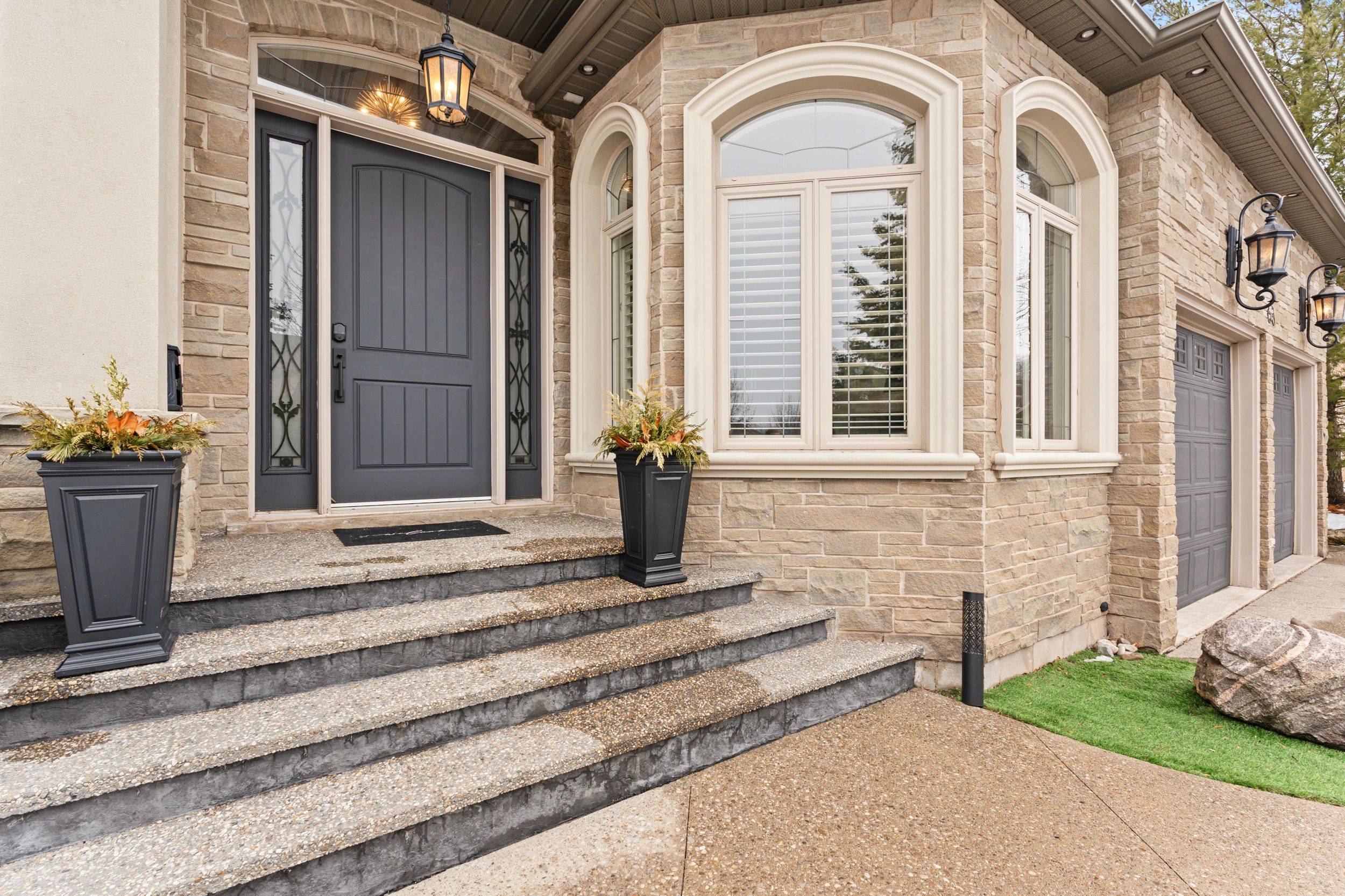 63 Terrace DR, Grimsby, ON L3M 1B6