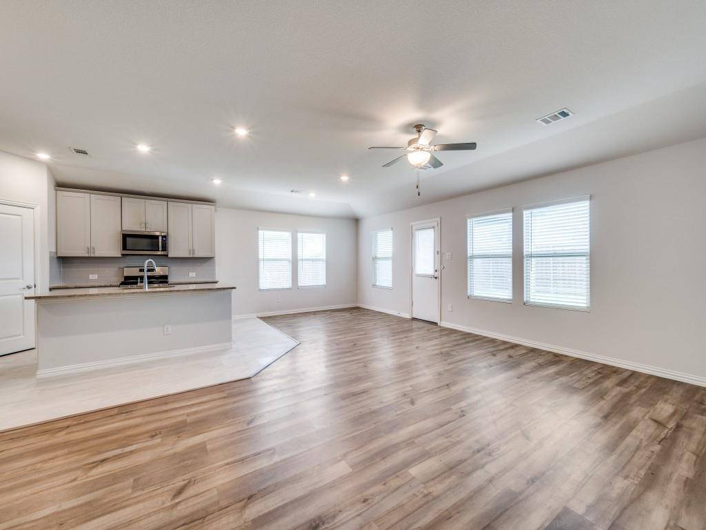 1617 Gold Mine Trail, Aubrey, TX 76227