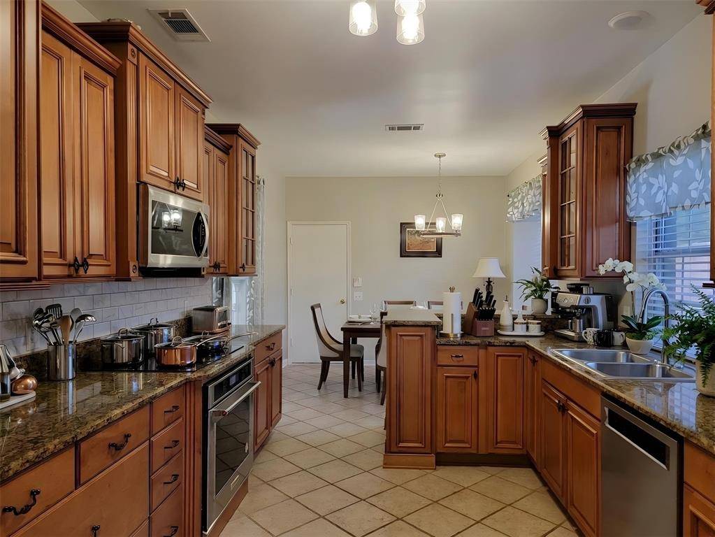 8609 Crested Cove Court, Plano, TX 75025