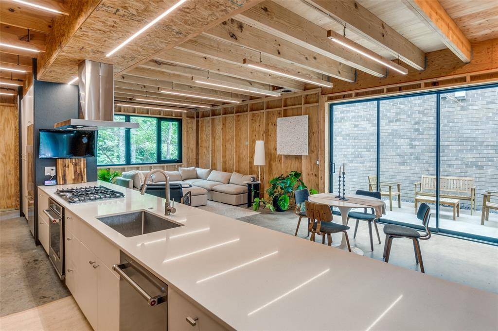 905 Blackland Court, Dallas, TX 75243