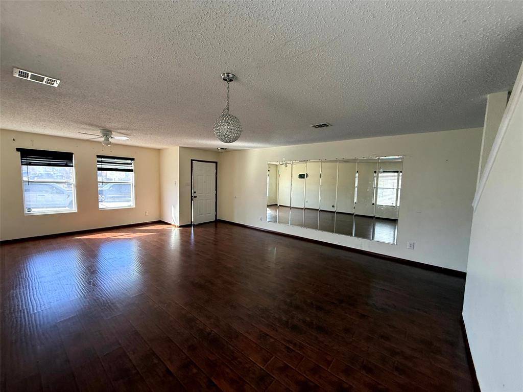 7919 Mosstree Drive, Arlington, TX 76001