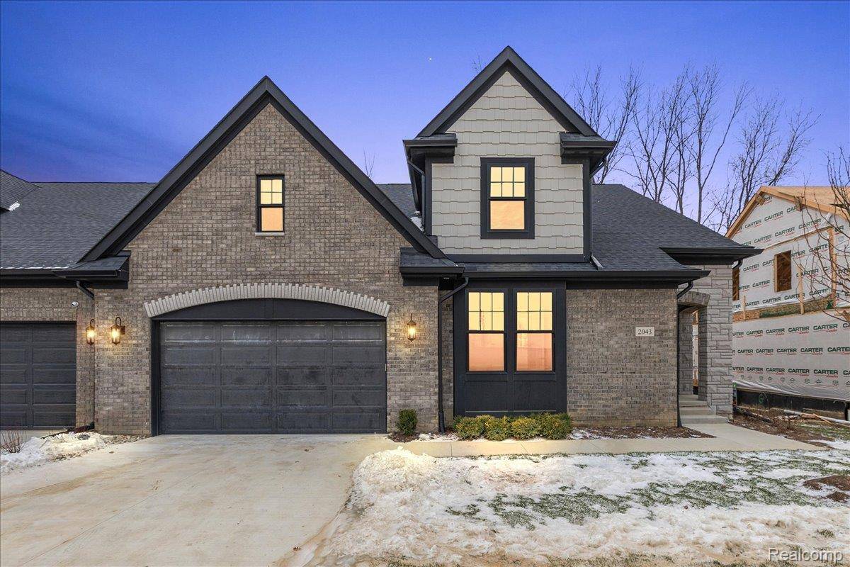 2044 Breckenridge CT, Rochester, MI 48307