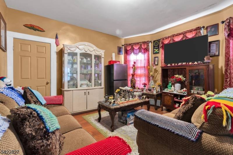 202 Sanford St, East Orange City, NJ 07018