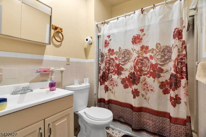 202 Sanford St, East Orange City, NJ 07018