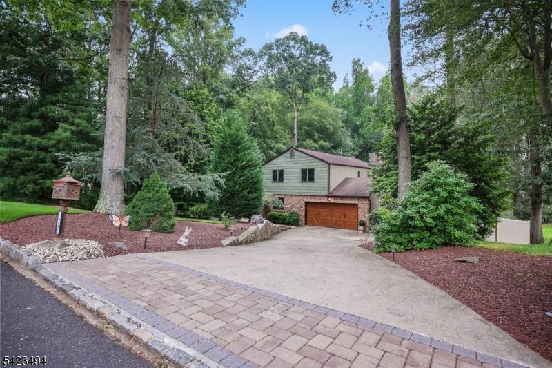 72 Fox Chase Ct, Freehold Twp., NJ 07728