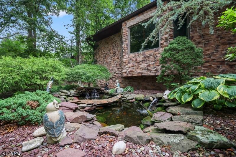 72 Fox Chase Ct, Freehold Twp., NJ 07728