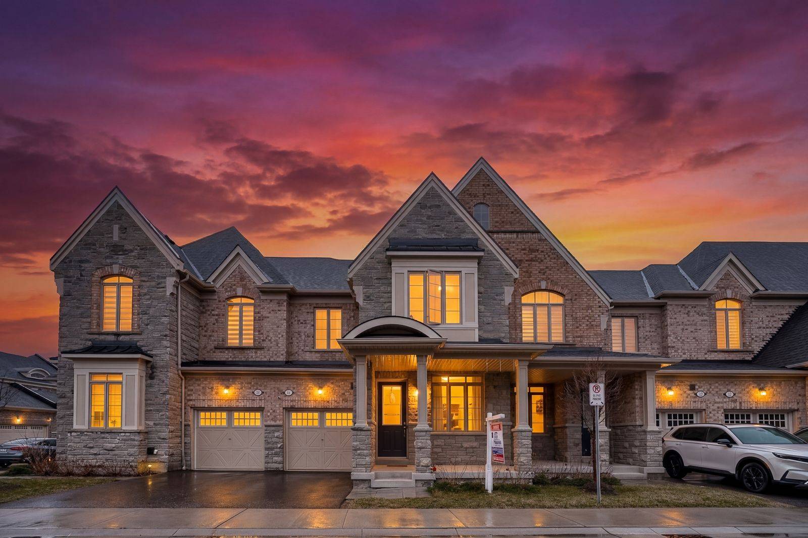 4 Hickling LN, Ajax, ON L1T 0N6