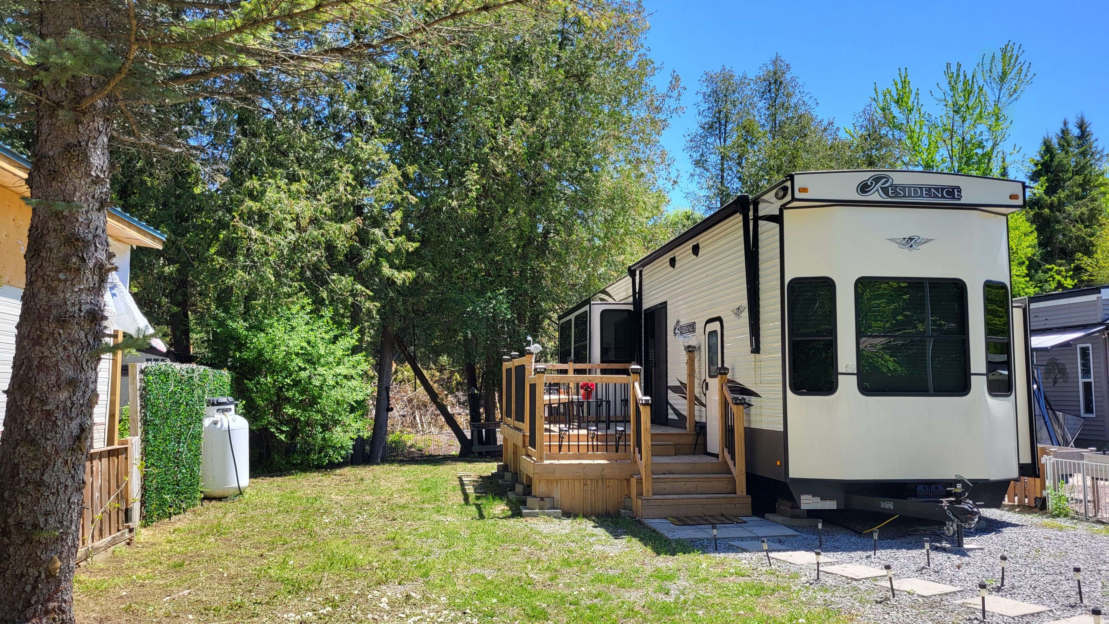 69 Horseshoe CIR, Georgina, ON L0E 1N0