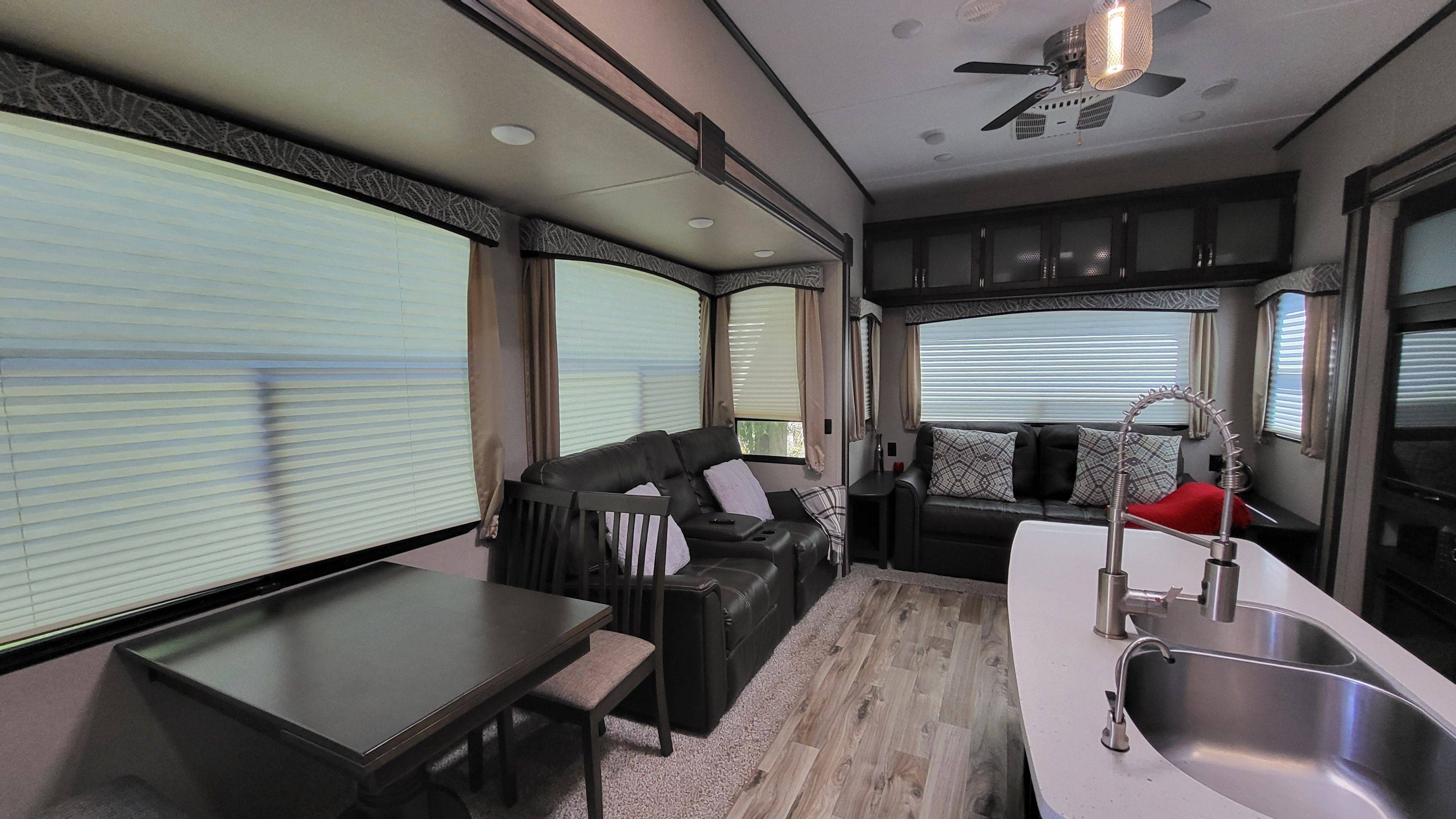 69 Horseshoe CIR, Georgina, ON L0E 1N0