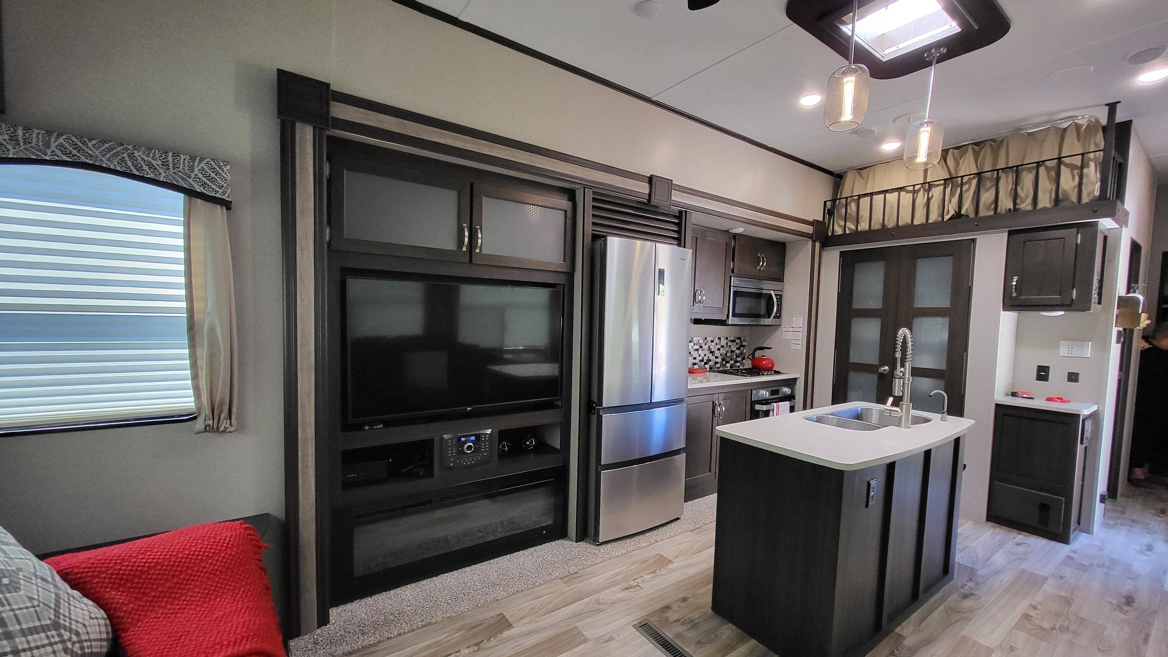 69 Horseshoe CIR, Georgina, ON L0E 1N0