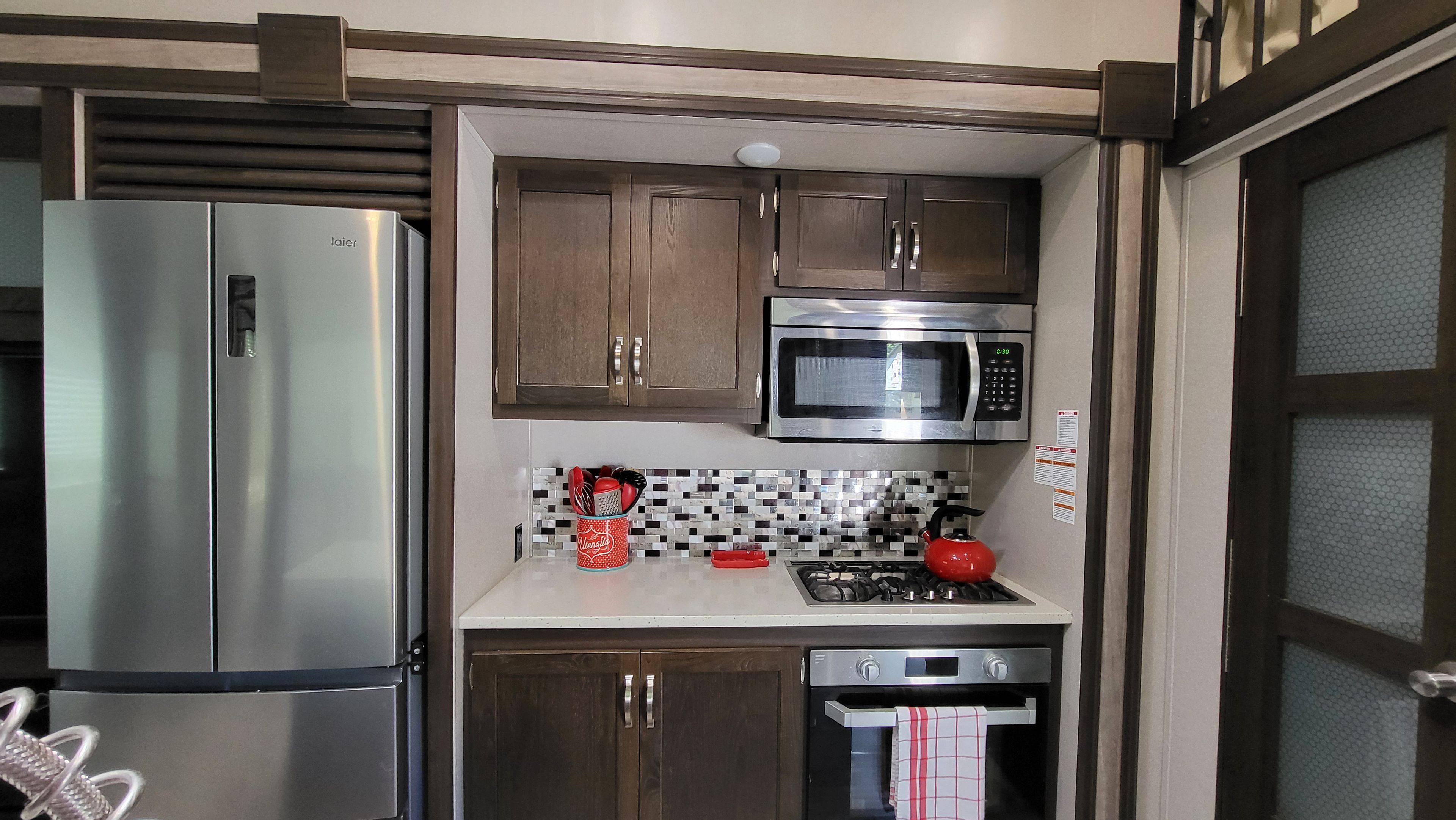 69 Horseshoe CIR, Georgina, ON L0E 1N0