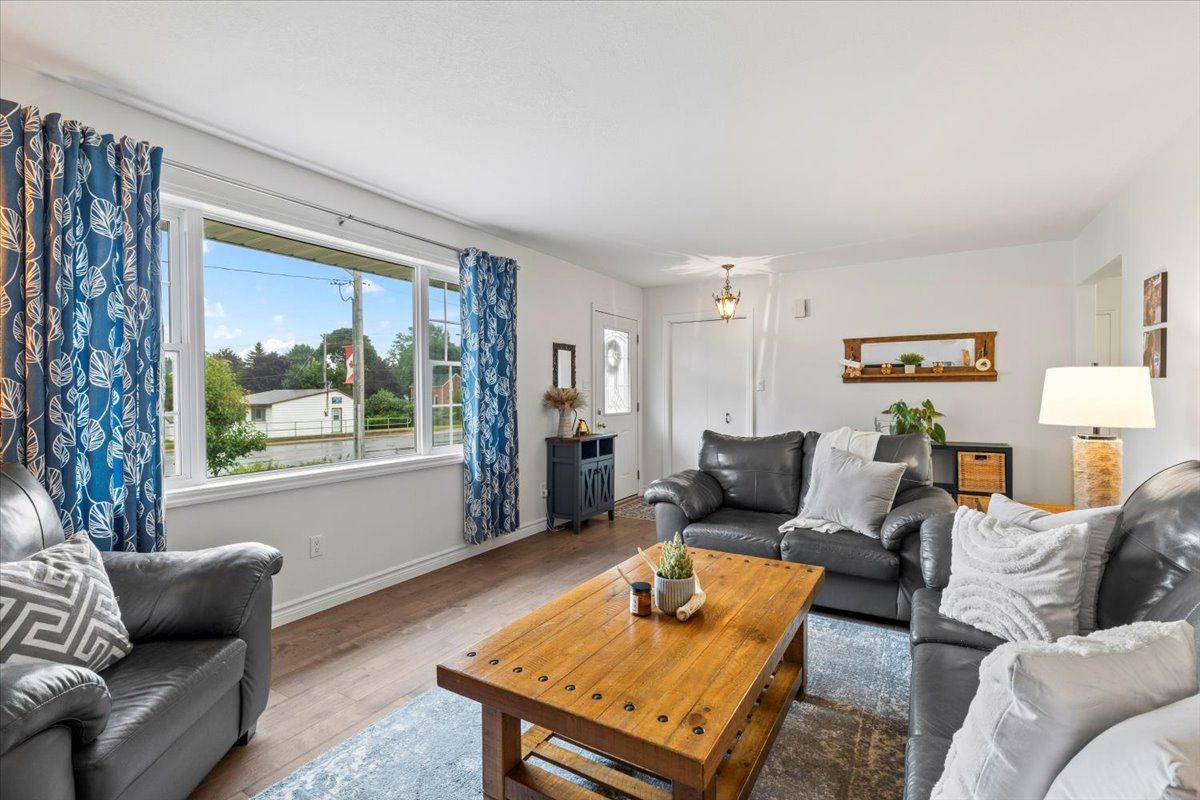 40 Arthur ST W, Minto, ON N0G 1Z0