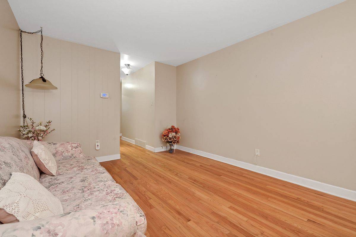 1176 Dorchester AVE, Carlington - Central Park, ON K1Z 8E4