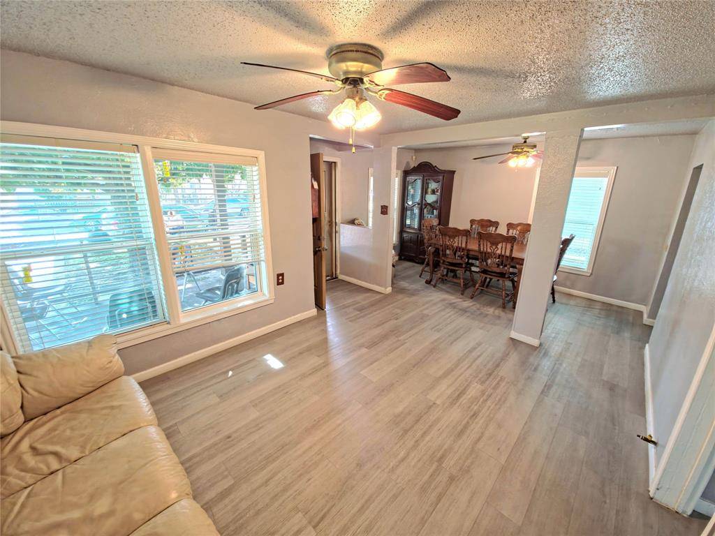 2721 Sharon Street, Dallas, TX 75211