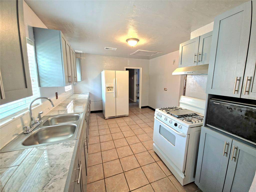 2721 Sharon Street, Dallas, TX 75211