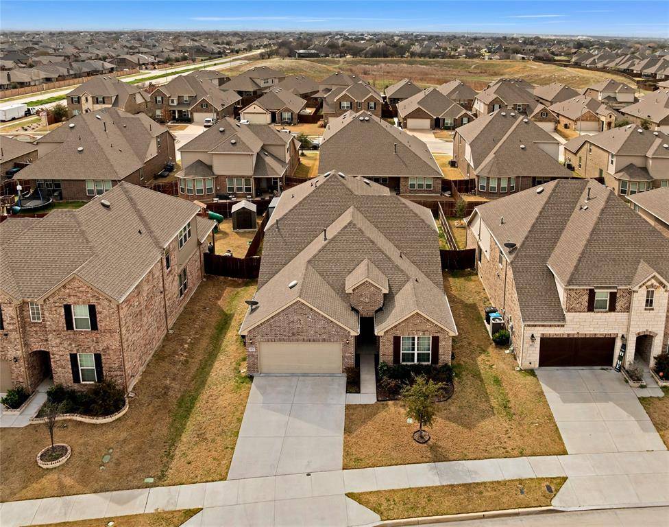 813 Sweeping Butte Drive, Fort Worth, TX 76052