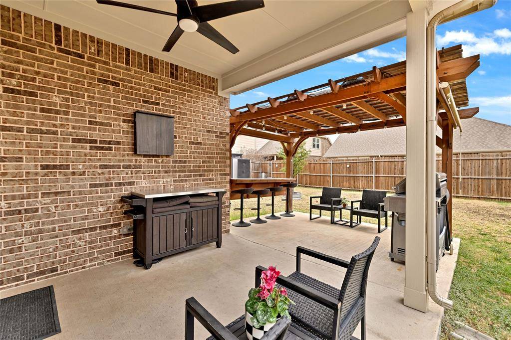 813 Sweeping Butte Drive, Fort Worth, TX 76052