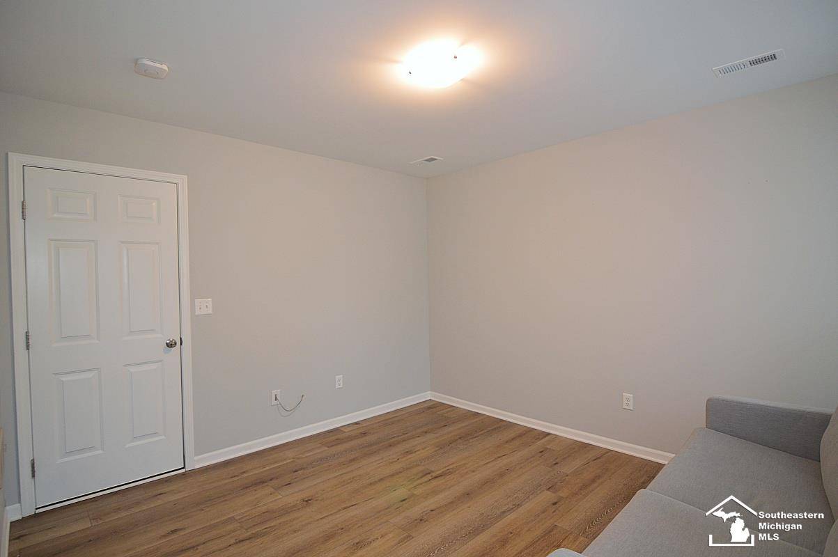 24033 Battelle AVE, Hazel Park, MI 48030