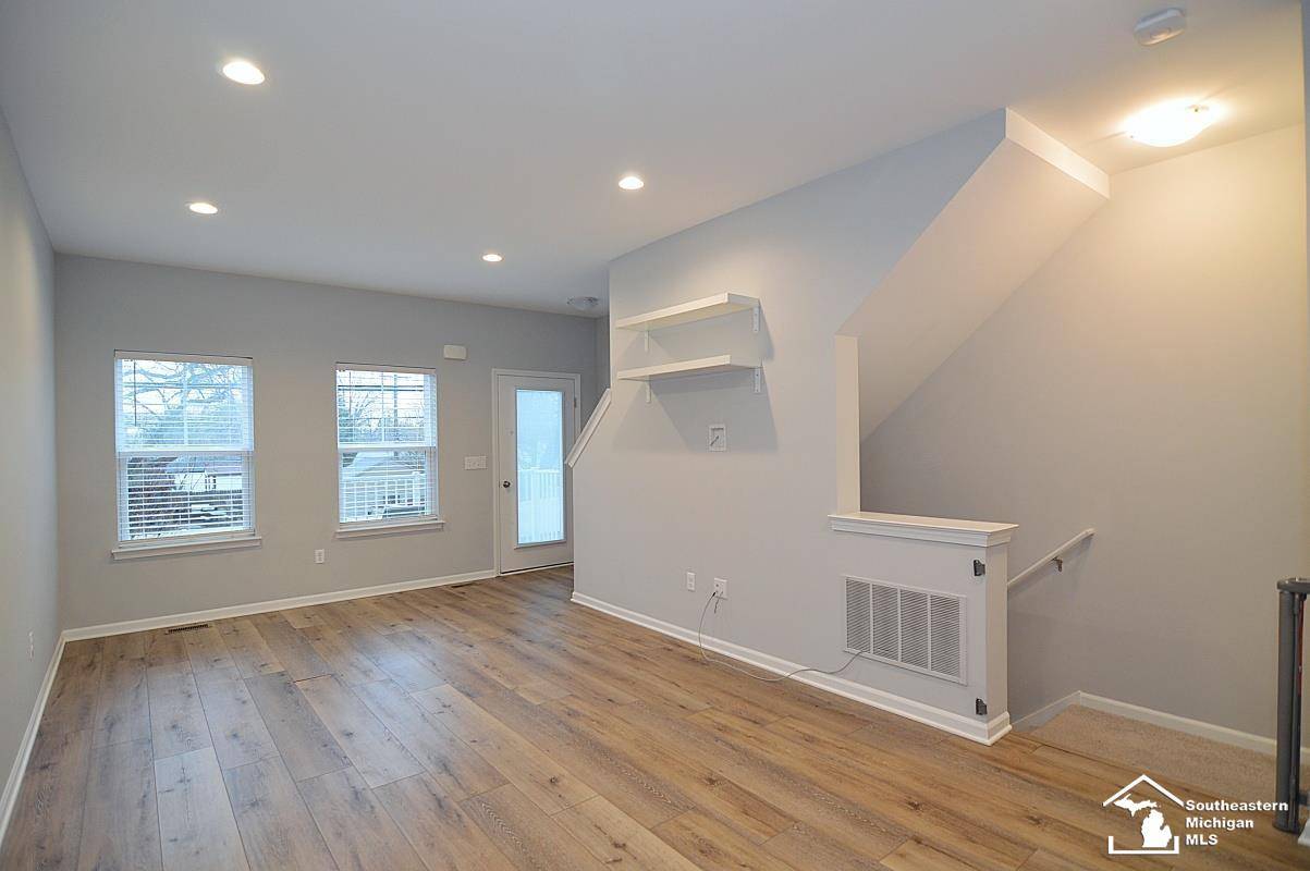 24033 Battelle AVE, Hazel Park, MI 48030