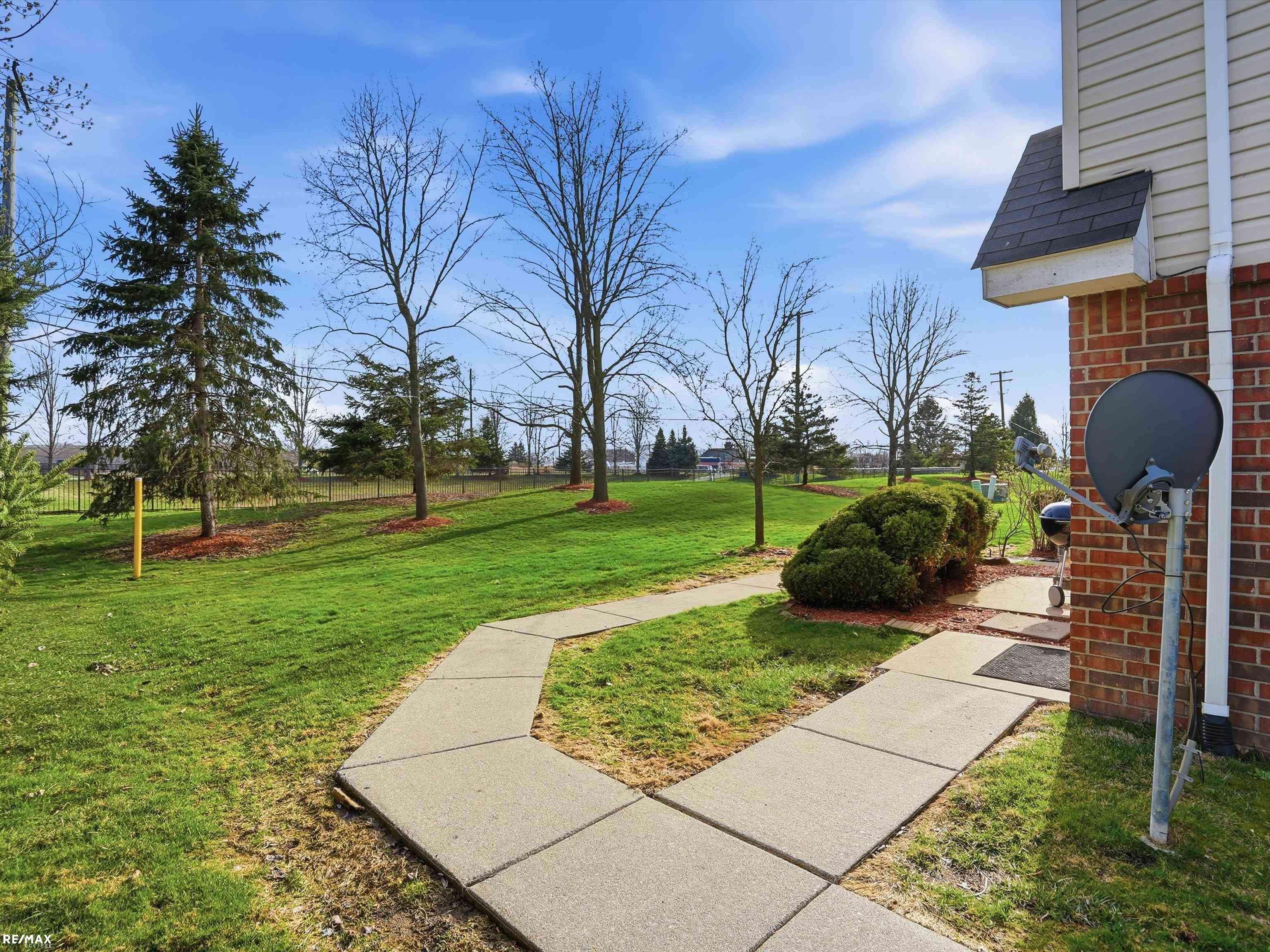 29740 Amy LN, Chesterfield Twp, MI 48047