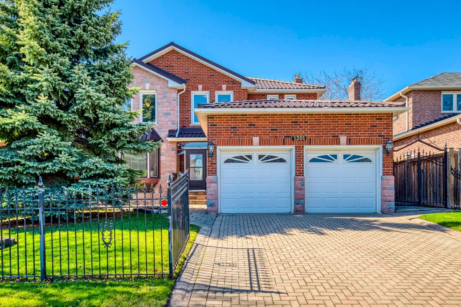 1201 Creekside DR, Oakville, ON L6H 4Y8