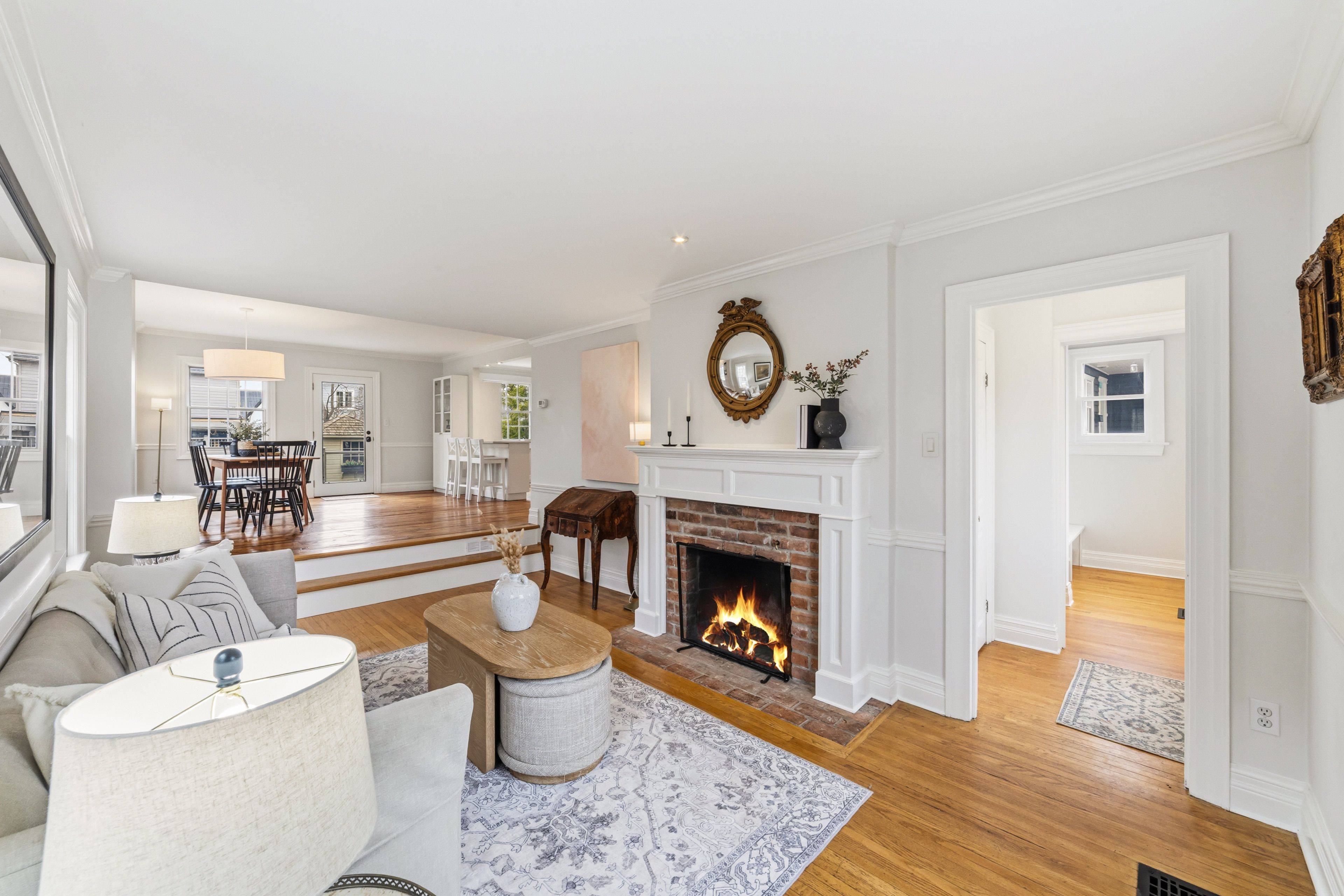 348 Douglas AVE, Oakville, ON L6J 3S6