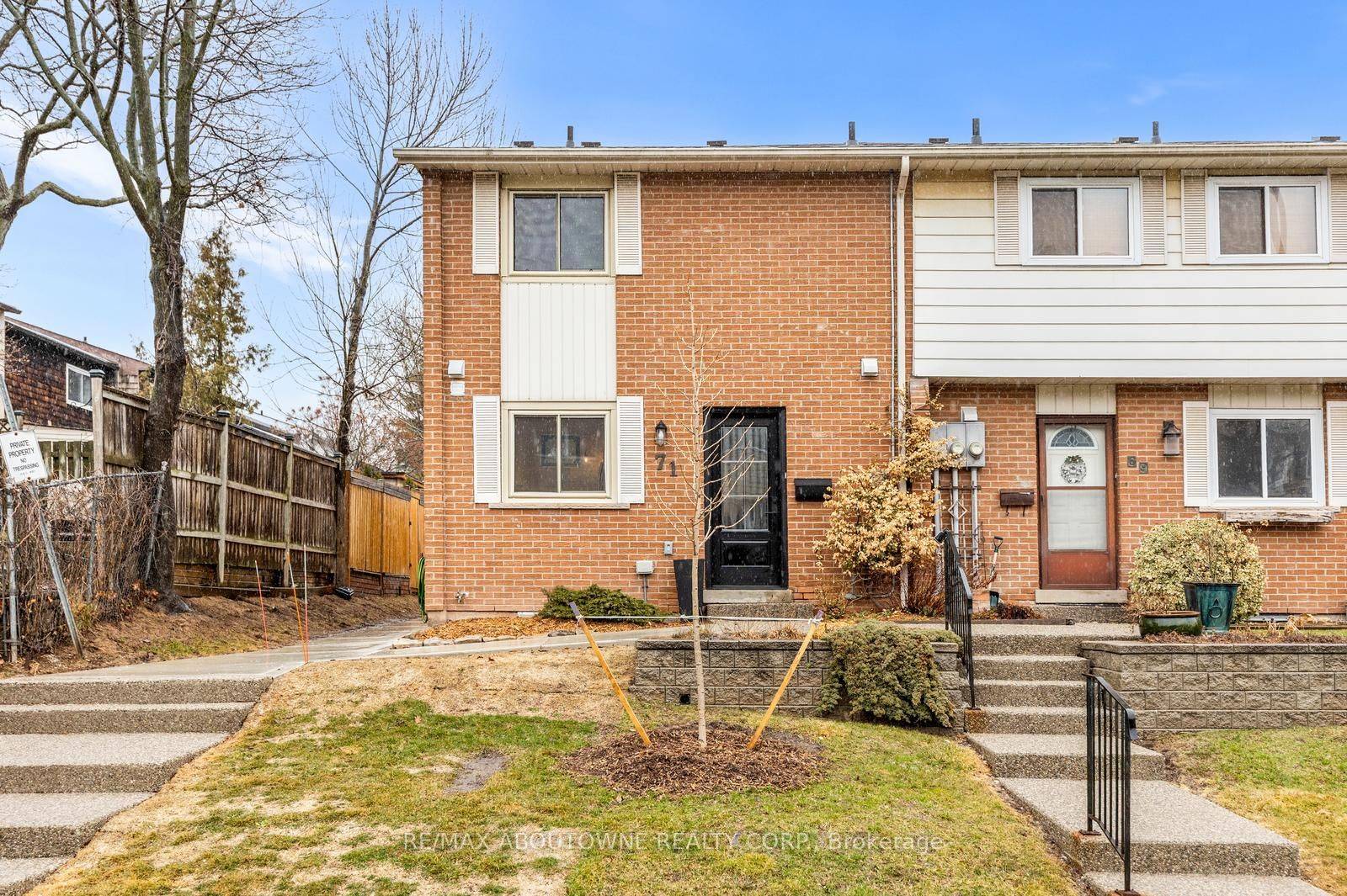 71 Sarah LN, Oakville, ON L6L 3V2